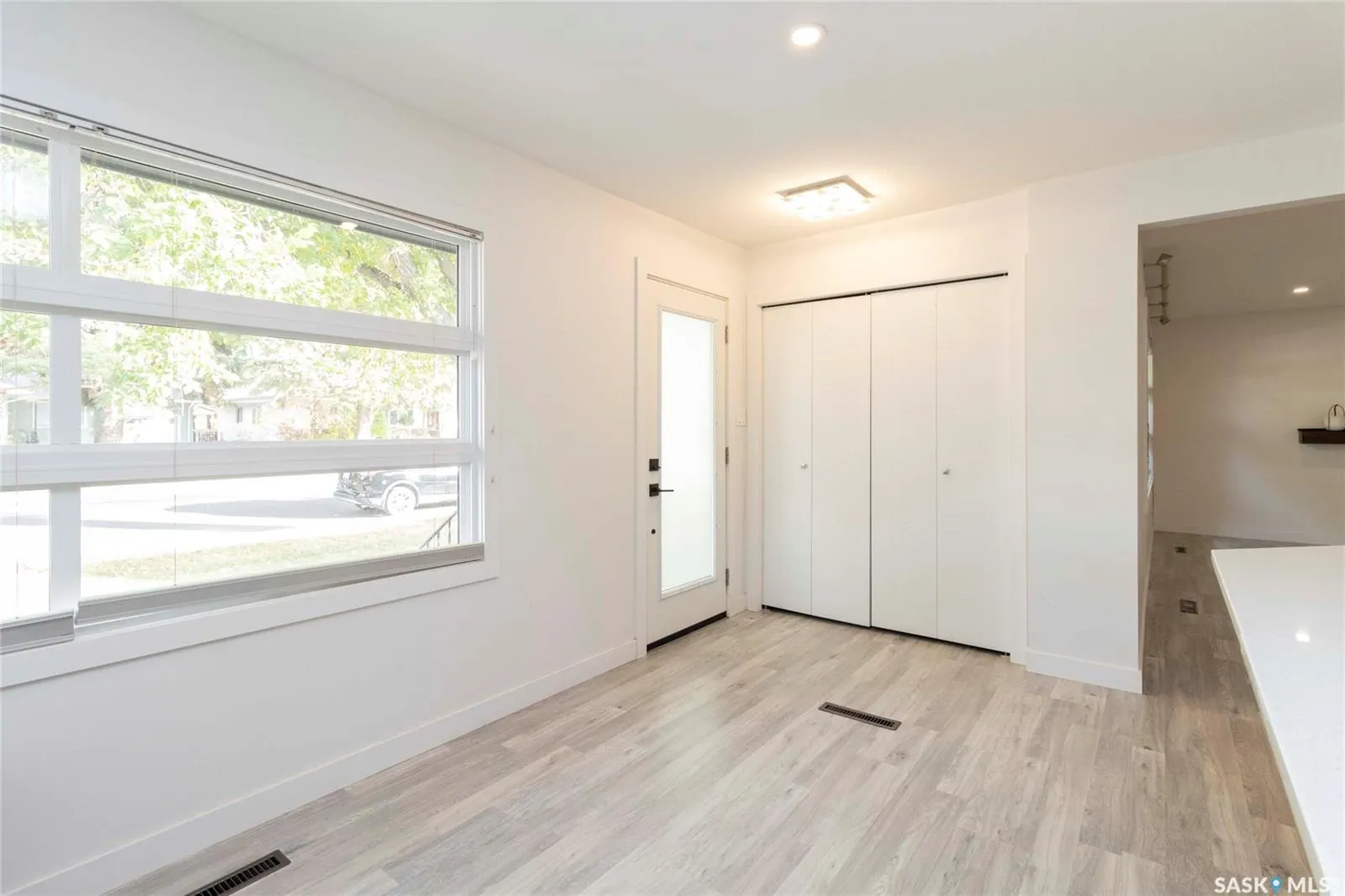 2406 Cairns AVENUE