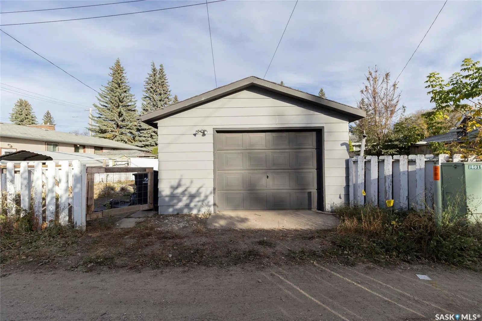 2406 Cairns AVENUE