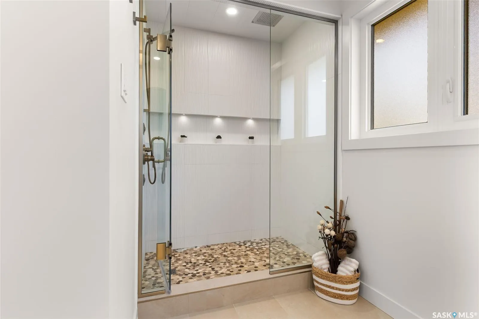 3807 Bow BAY
