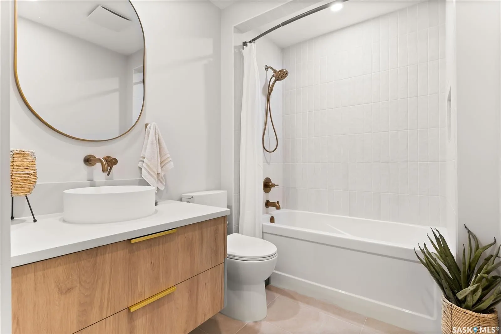 3807 Bow BAY