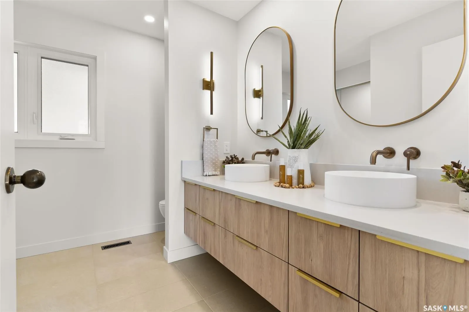 3807 Bow BAY