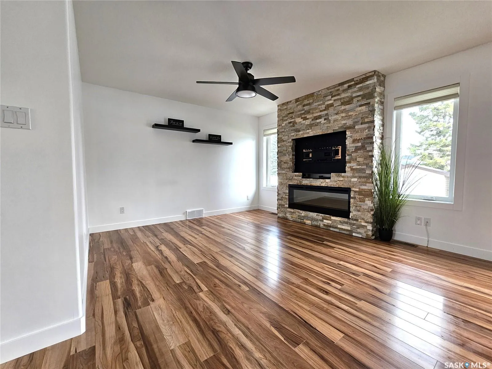 88 Parklane DRIVE