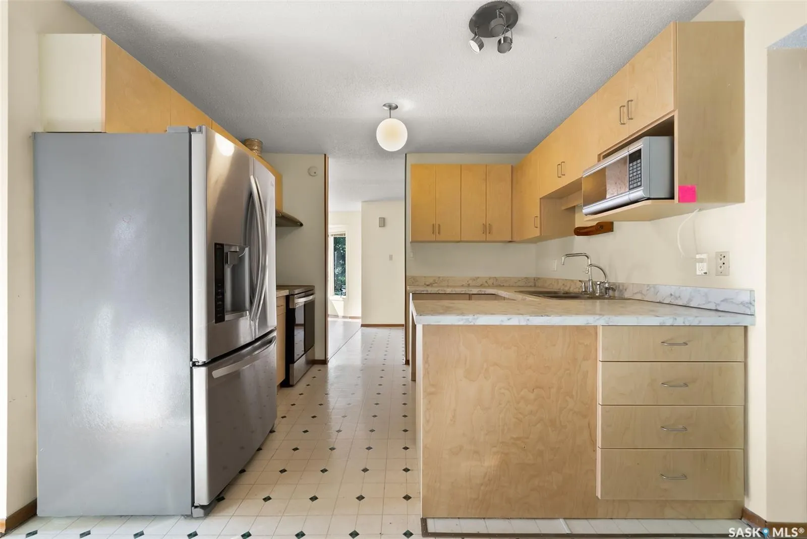 2938 Huget PLACE