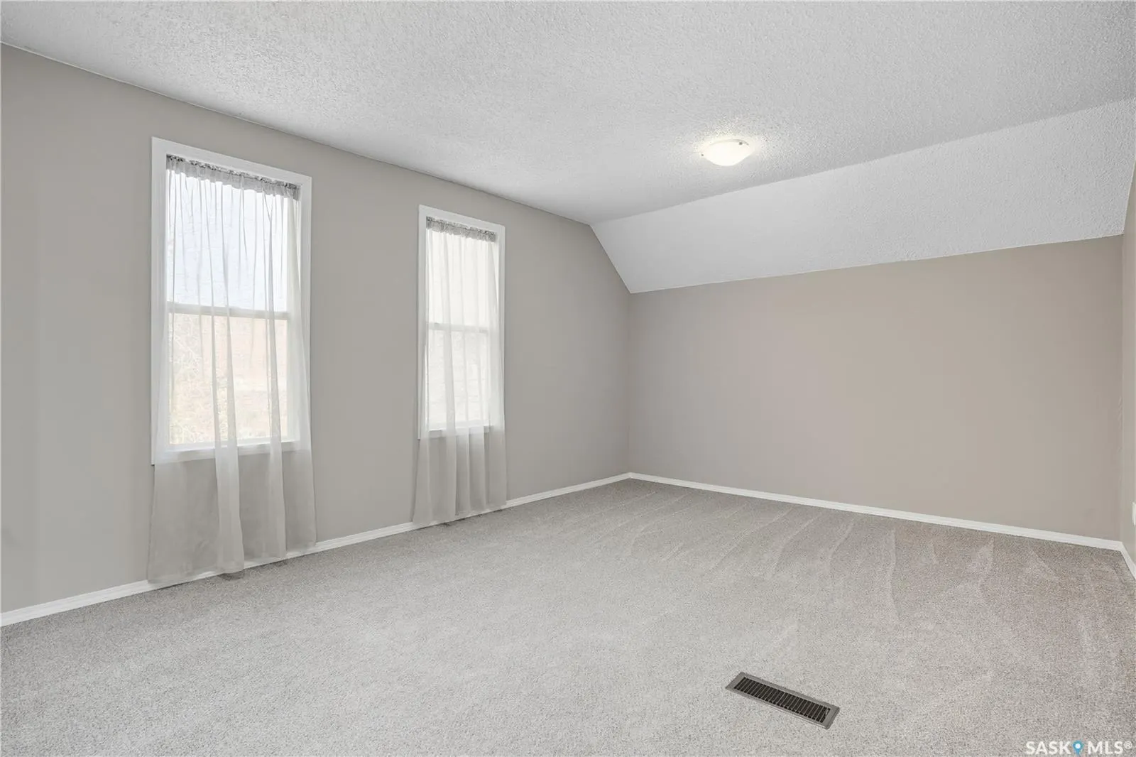 1511 15TH AVENUE