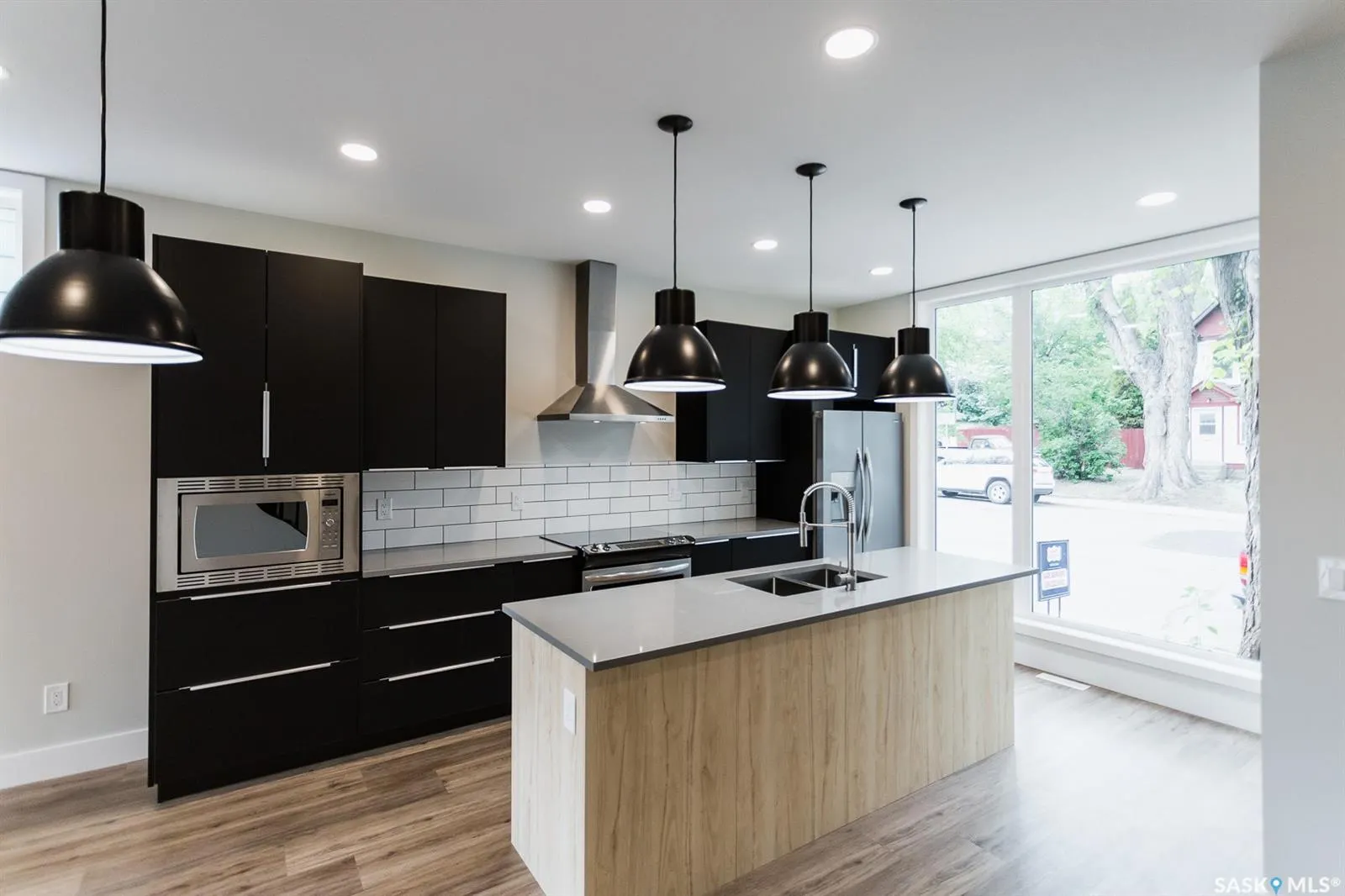 319 25th STREET W