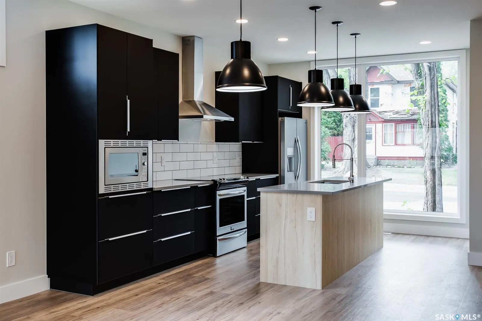 319 25th STREET W