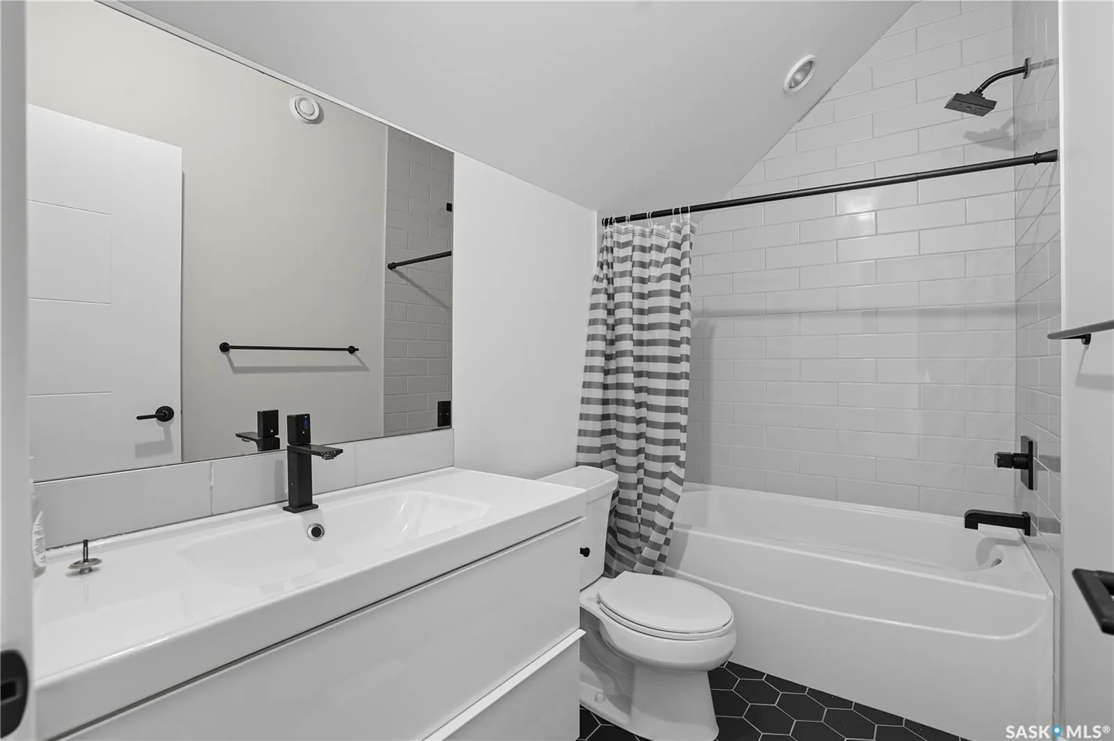 319 25th STREET W