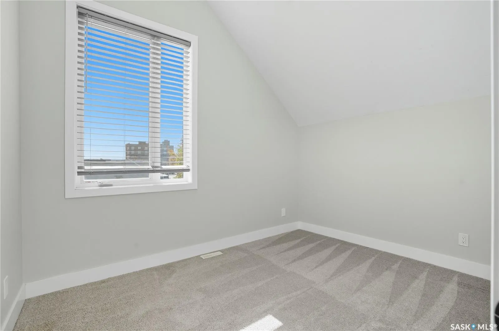 319 25th STREET W