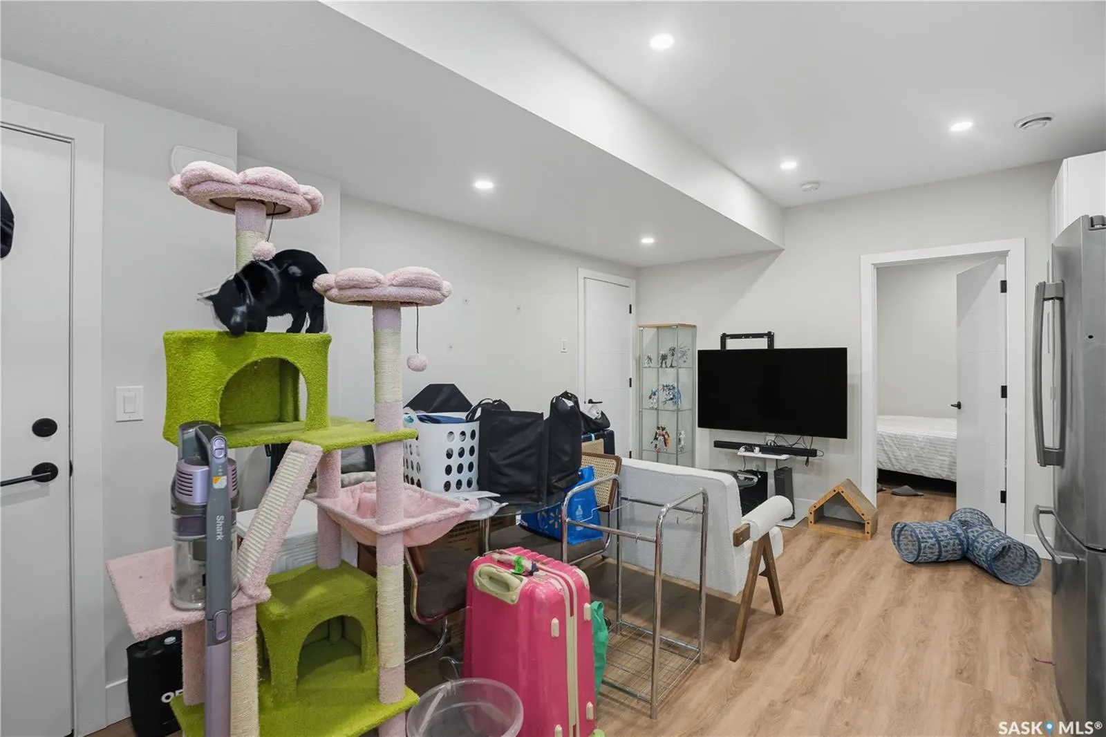 319 25th STREET W