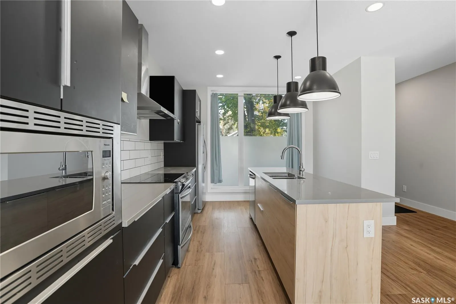 319 25th STREET W