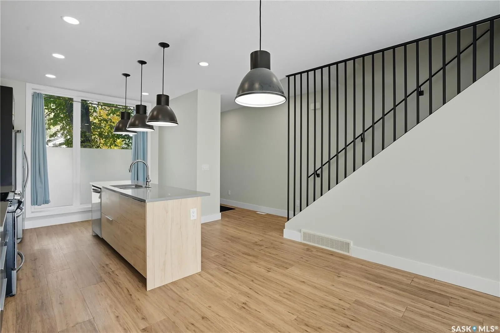 319 25th STREET W