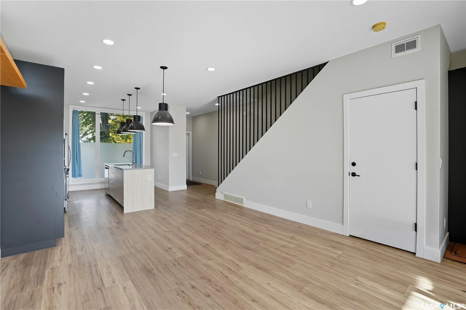 319 25th STREET W