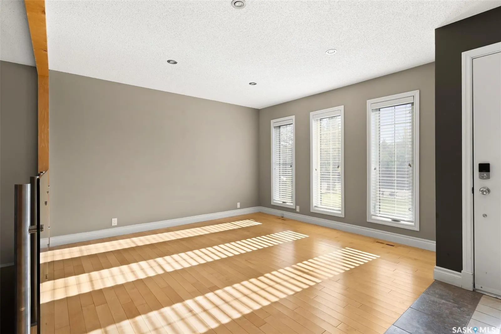 2206 Assiniboine AVENUE E