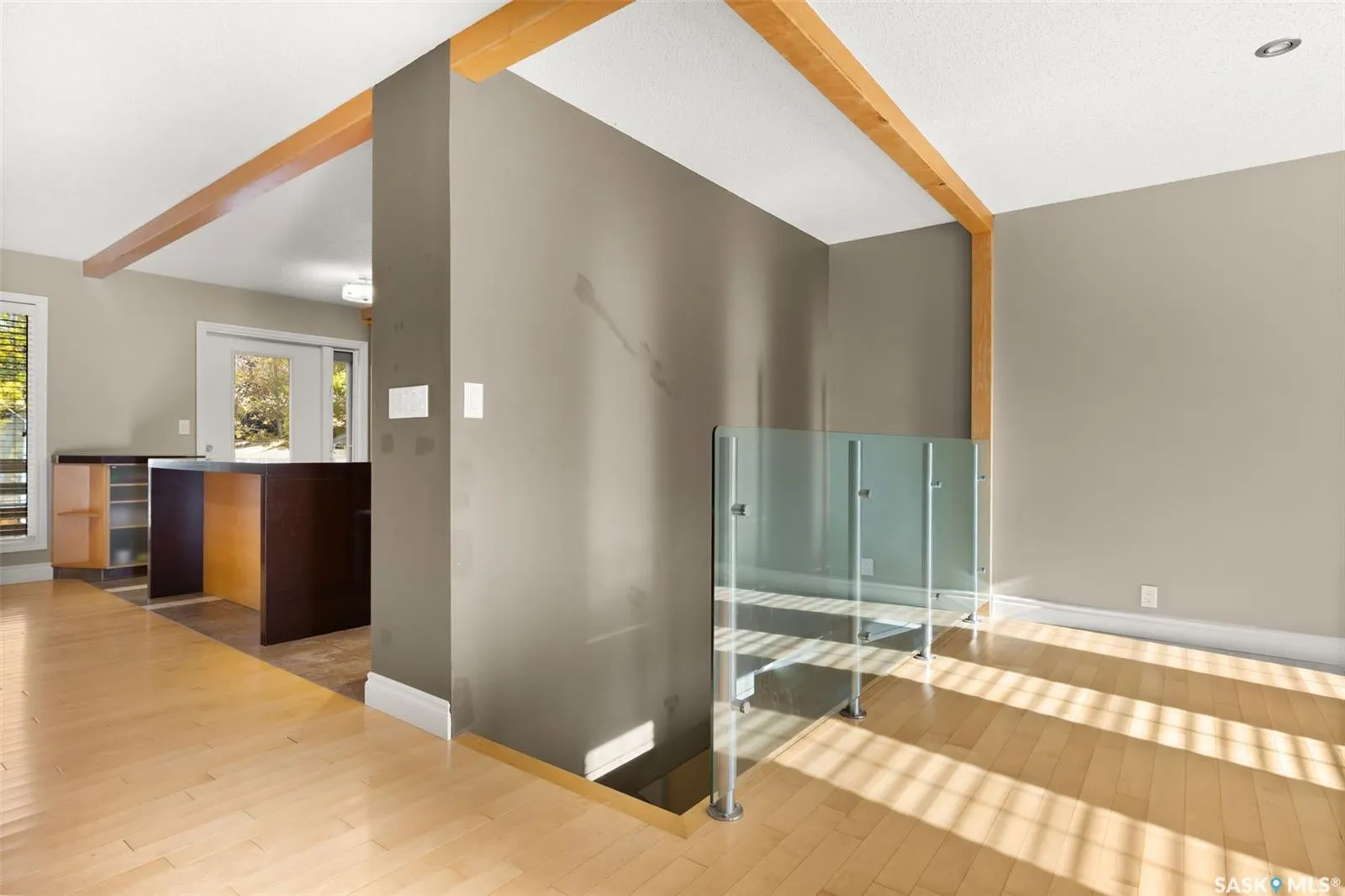2206 Assiniboine AVENUE E