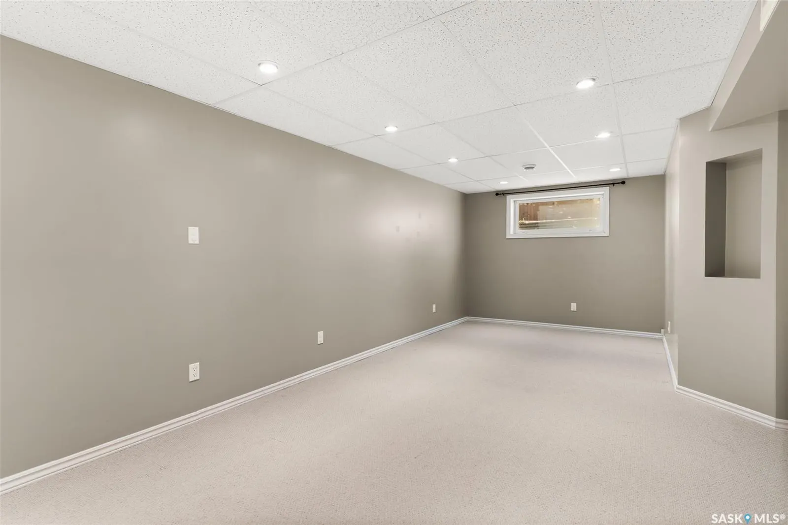 2206 Assiniboine AVENUE E