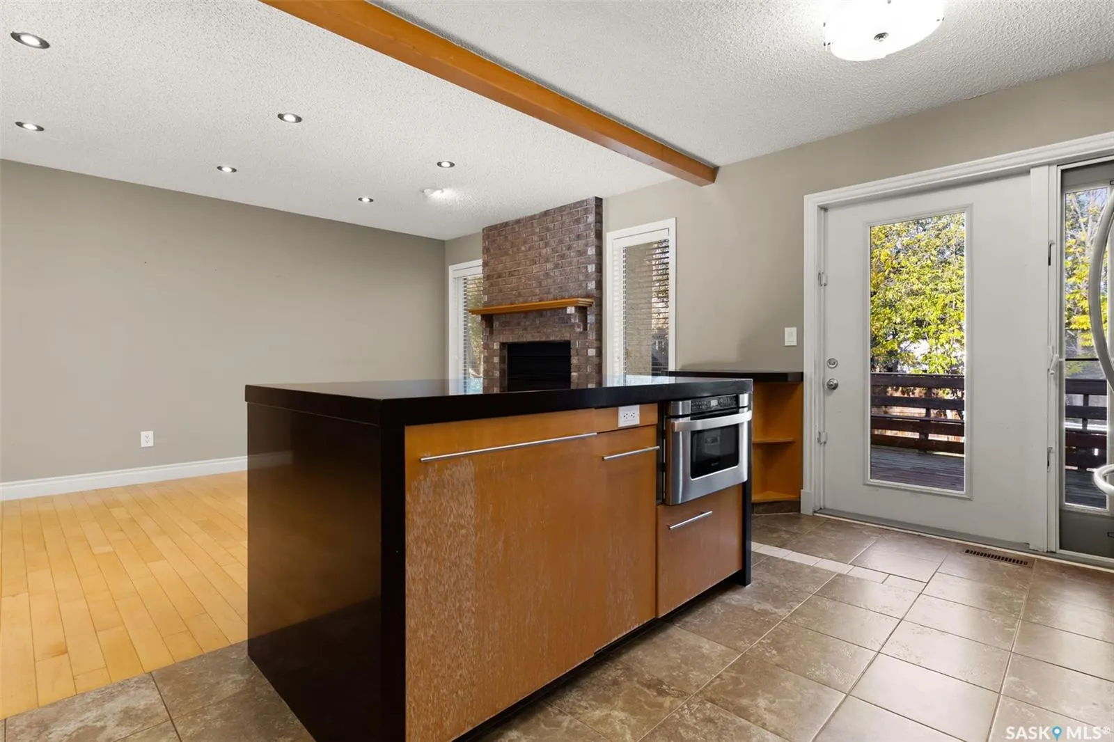 2206 Assiniboine AVENUE E