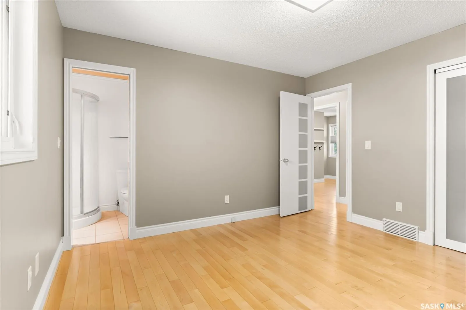 2206 Assiniboine AVENUE E