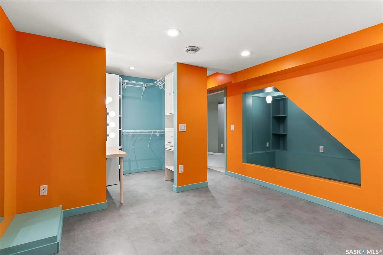 2206 Assiniboine AVENUE E