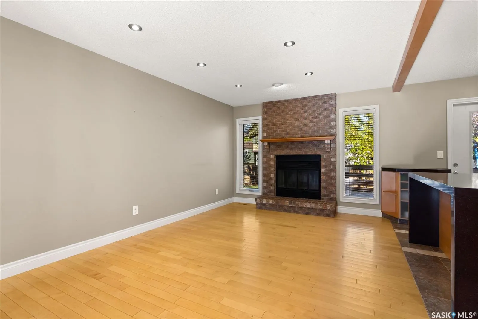 2206 Assiniboine AVENUE E