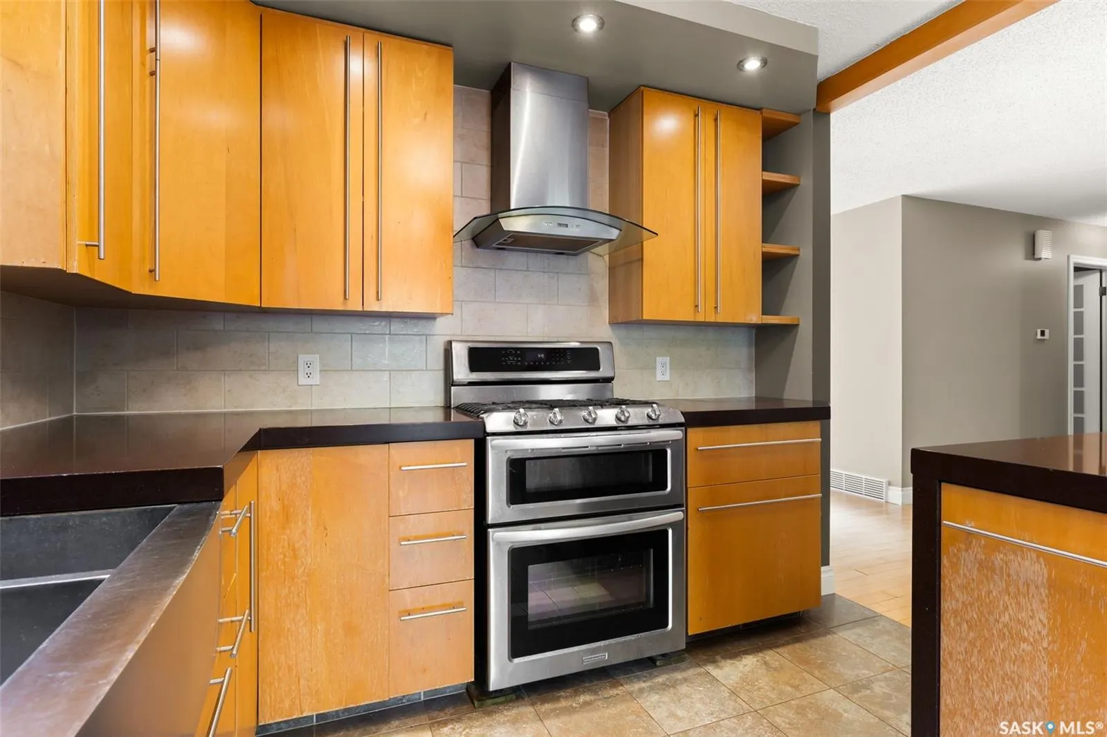 2206 Assiniboine AVENUE E