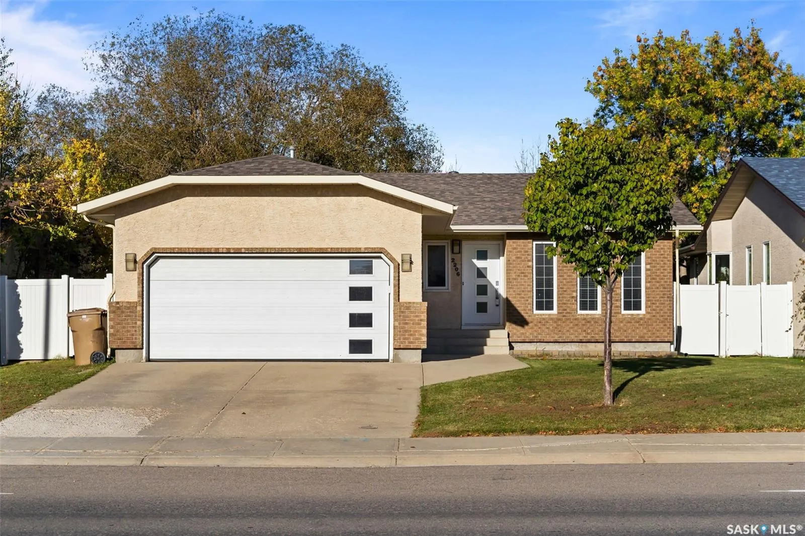 2206 Assiniboine AVENUE E
