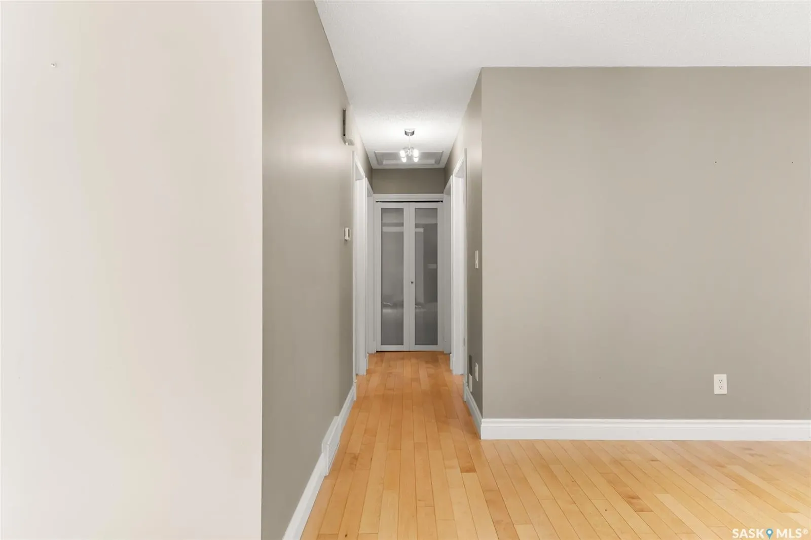2206 Assiniboine AVENUE E