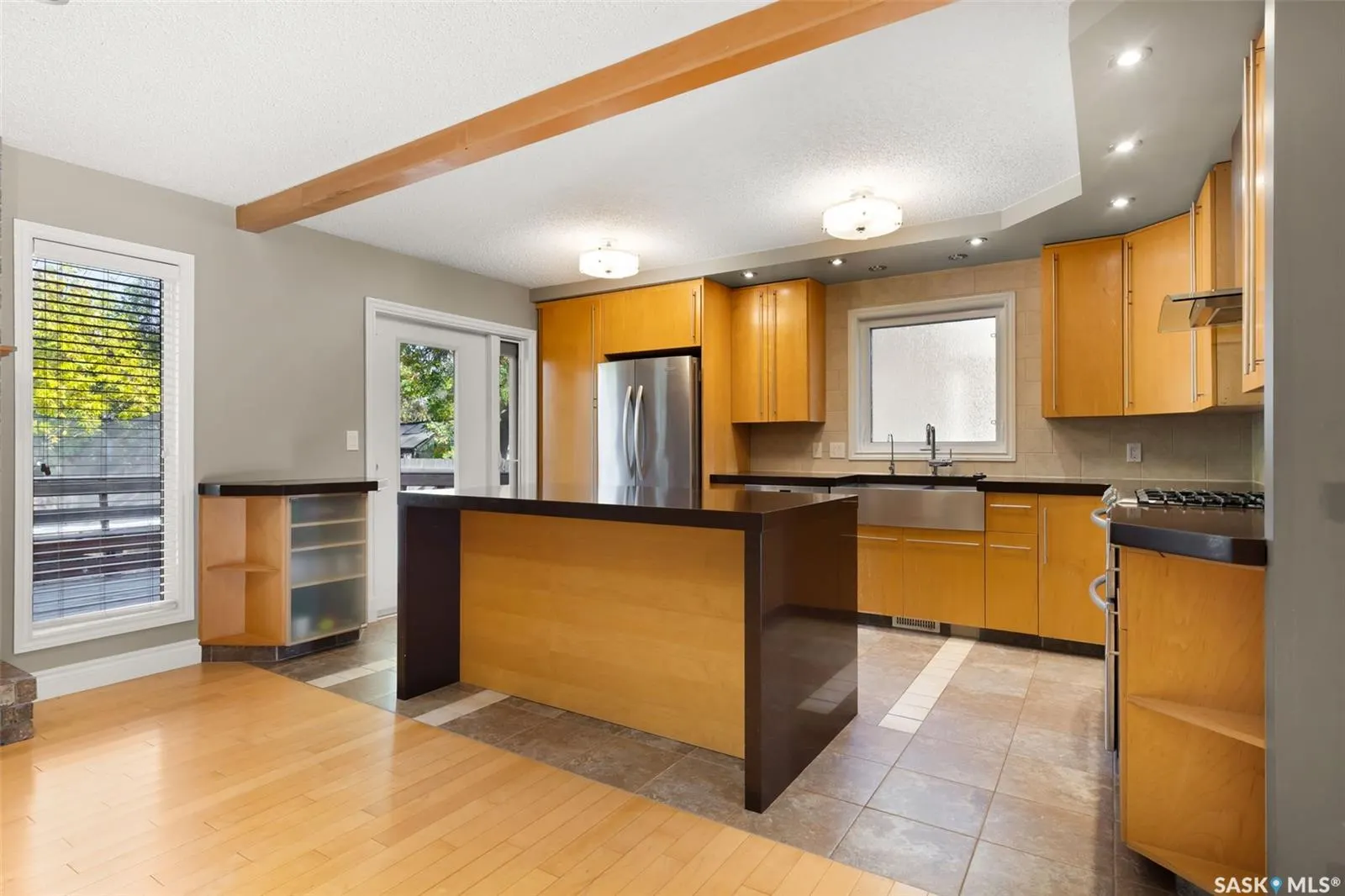 2206 Assiniboine AVENUE E