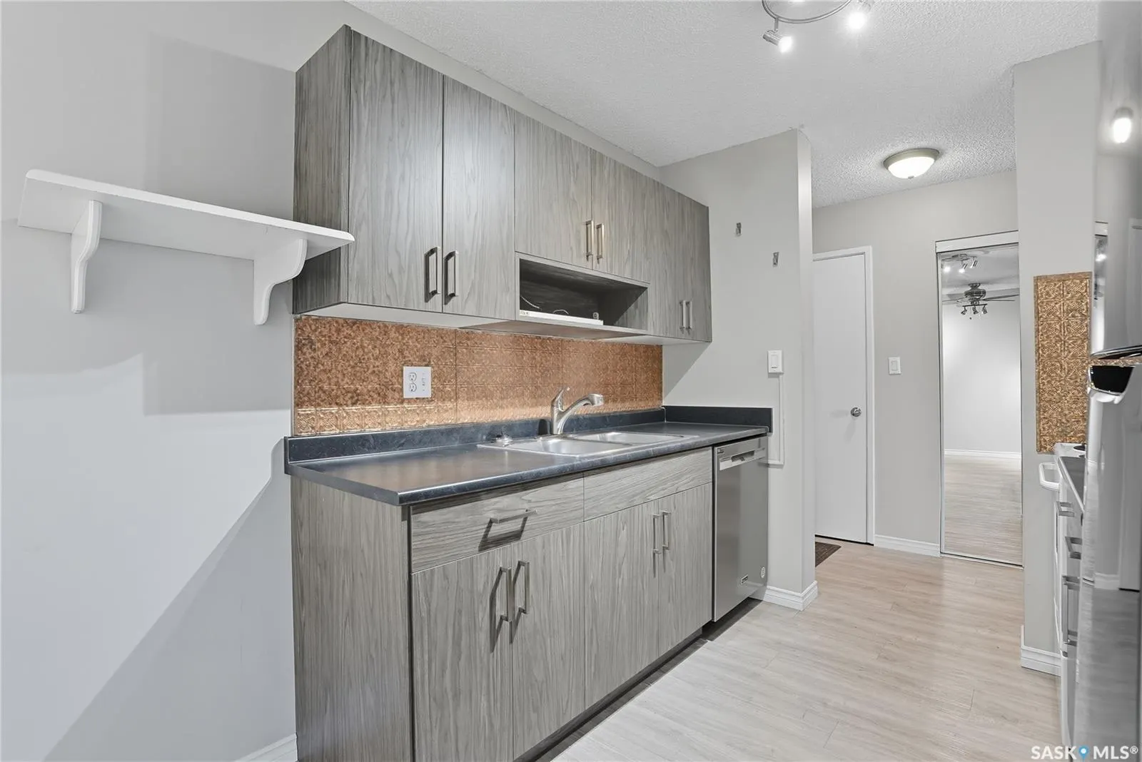 5 Columbia DRIVE, #103