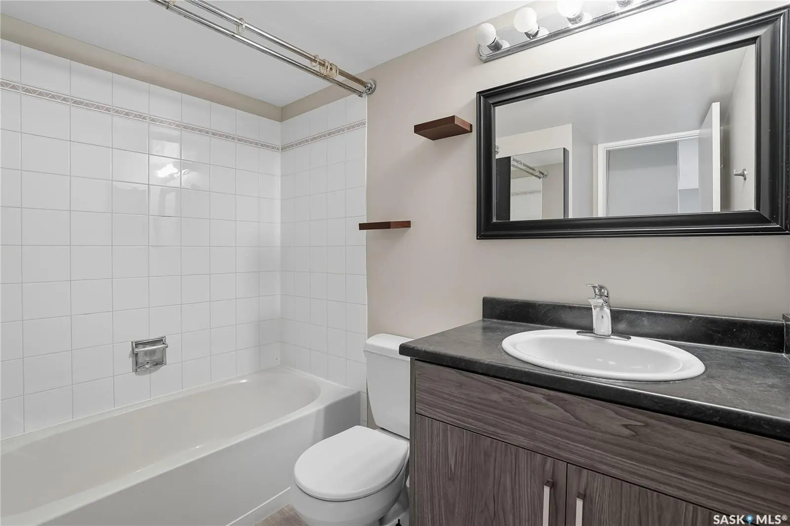 5 Columbia DRIVE, #103