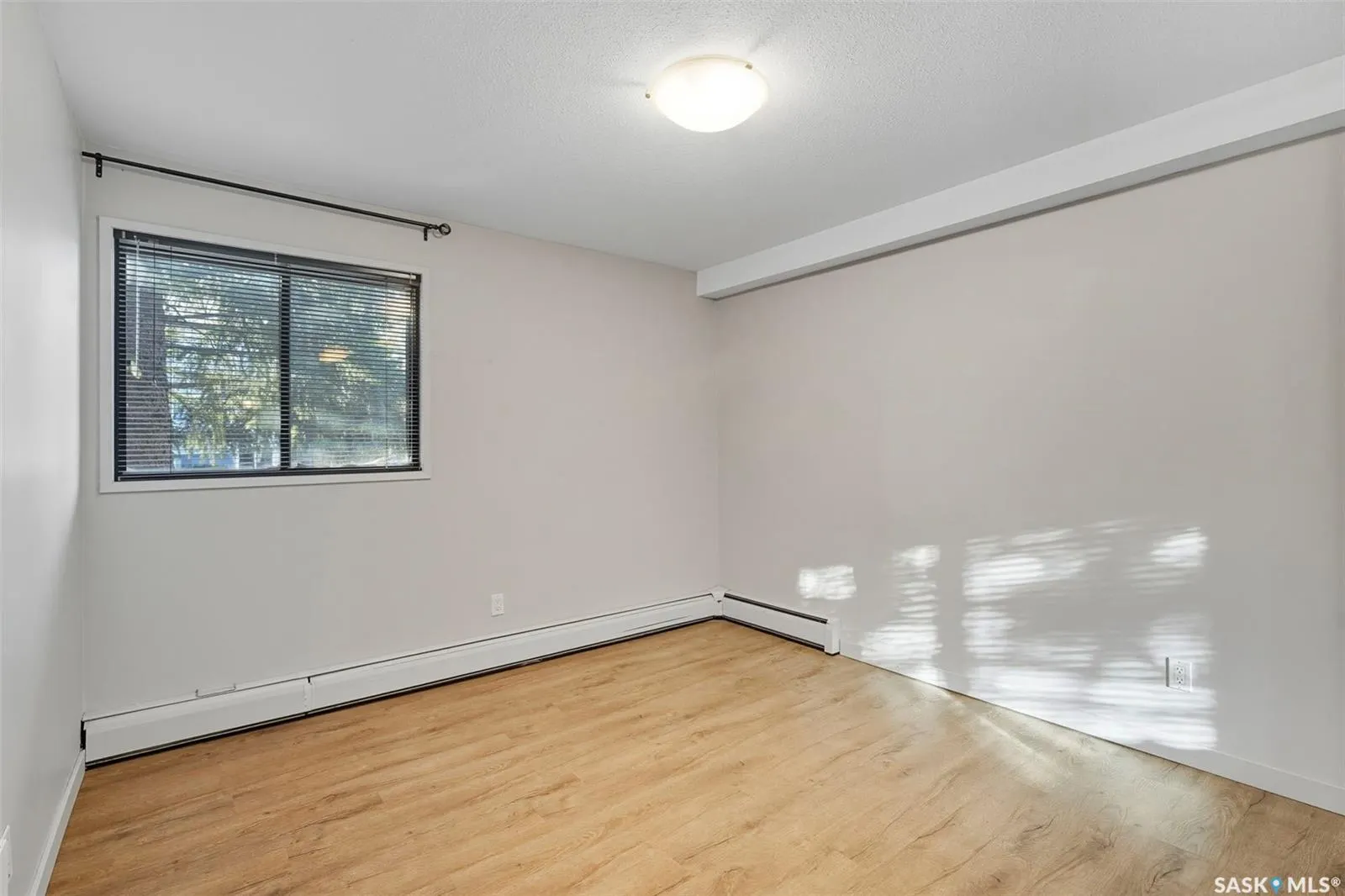 307 Tait CRESCENT, #101