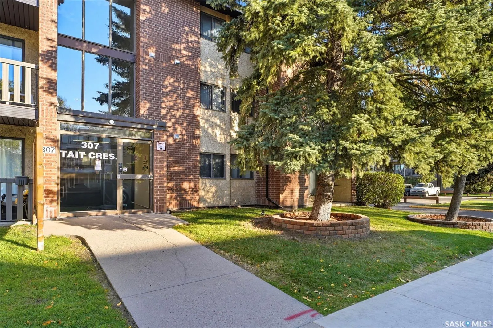307 Tait CRESCENT, #101