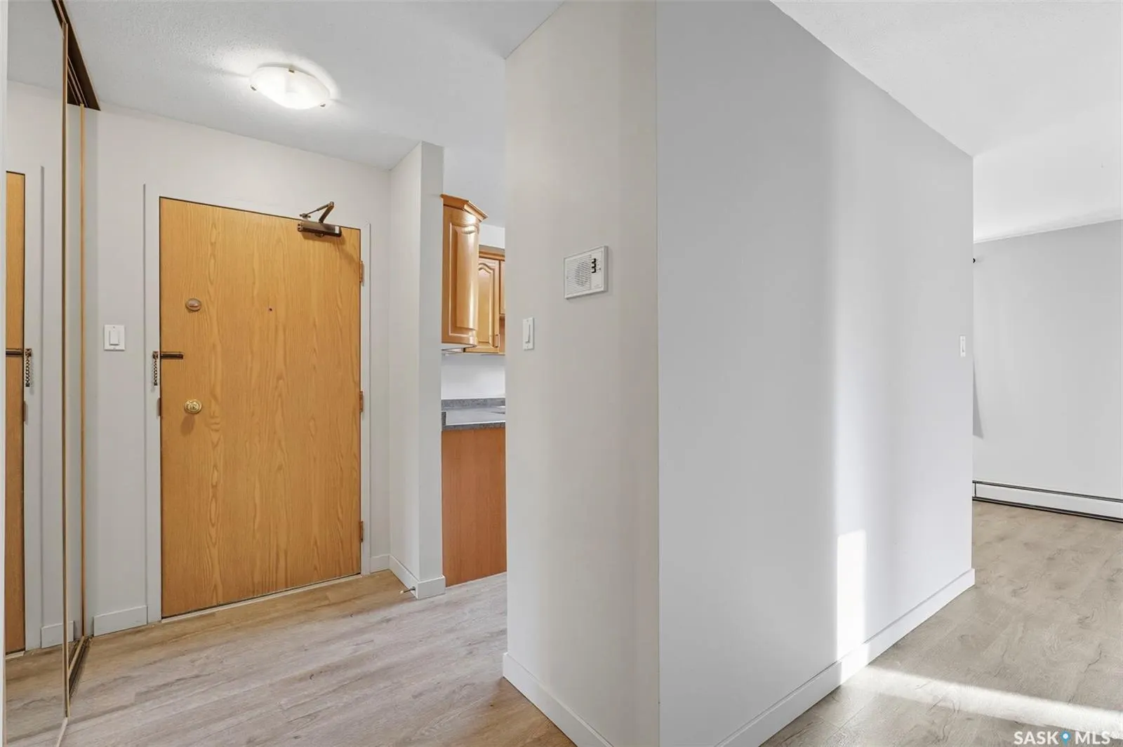 307 Tait CRESCENT, #101