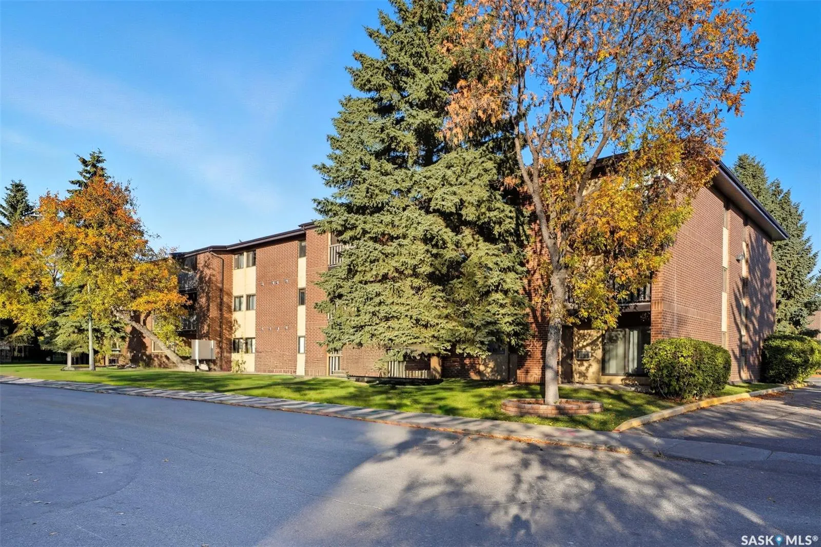 307 Tait CRESCENT, #101