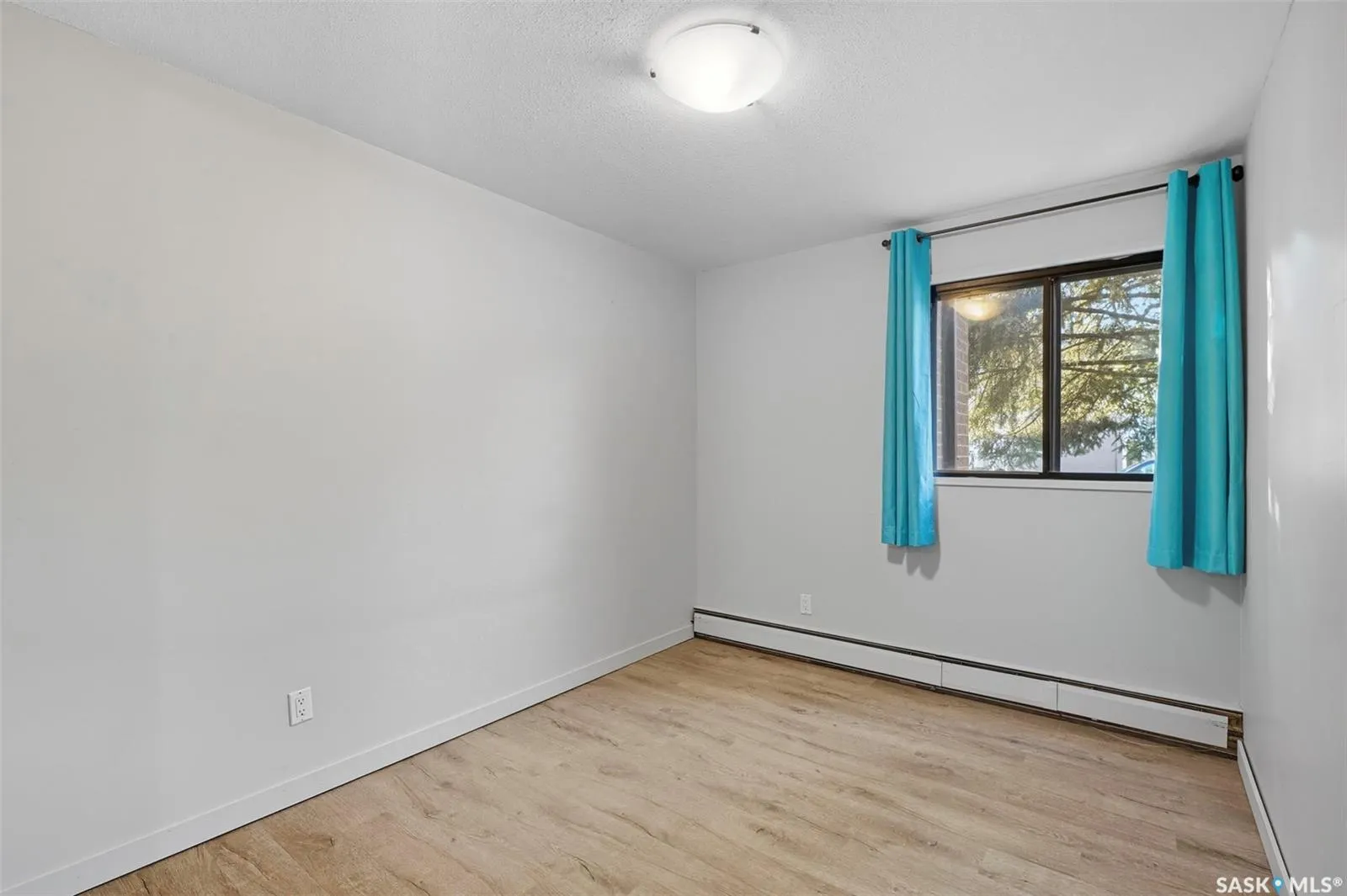307 Tait CRESCENT, #101