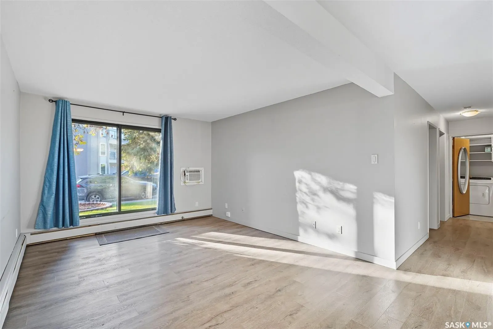 307 Tait CRESCENT, #101