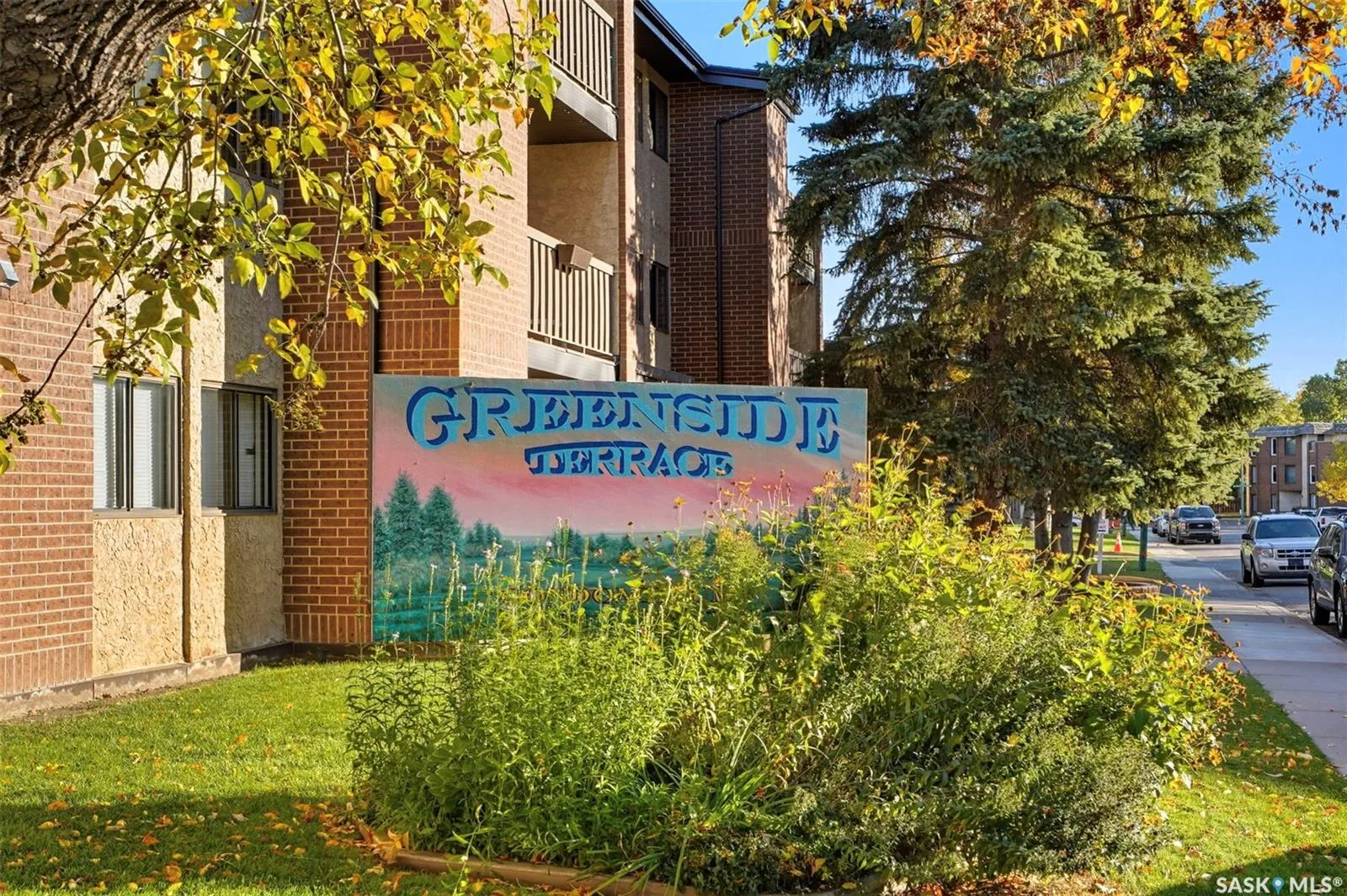 307 Tait CRESCENT, #101
