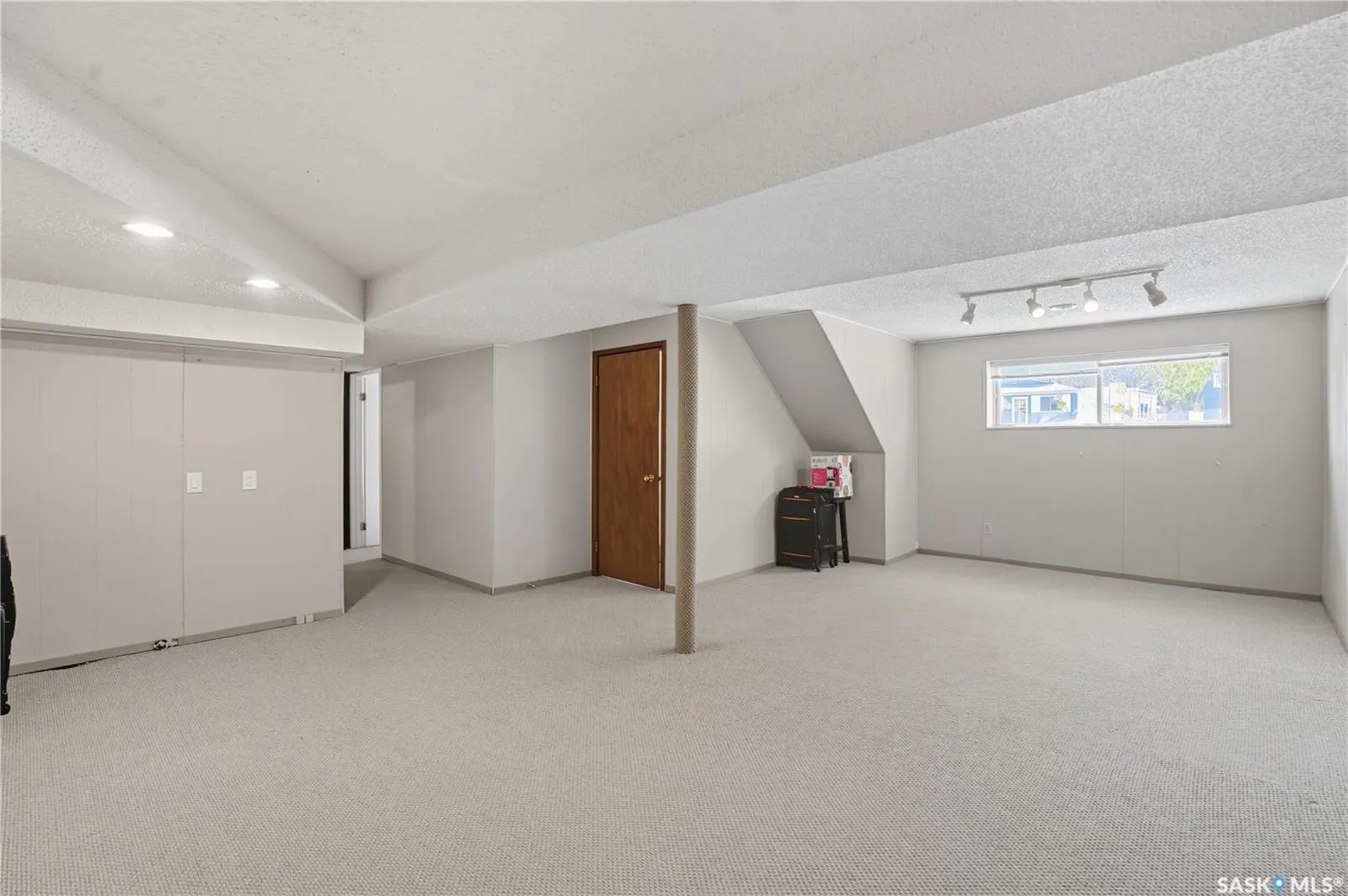337 Brock CRESCENT