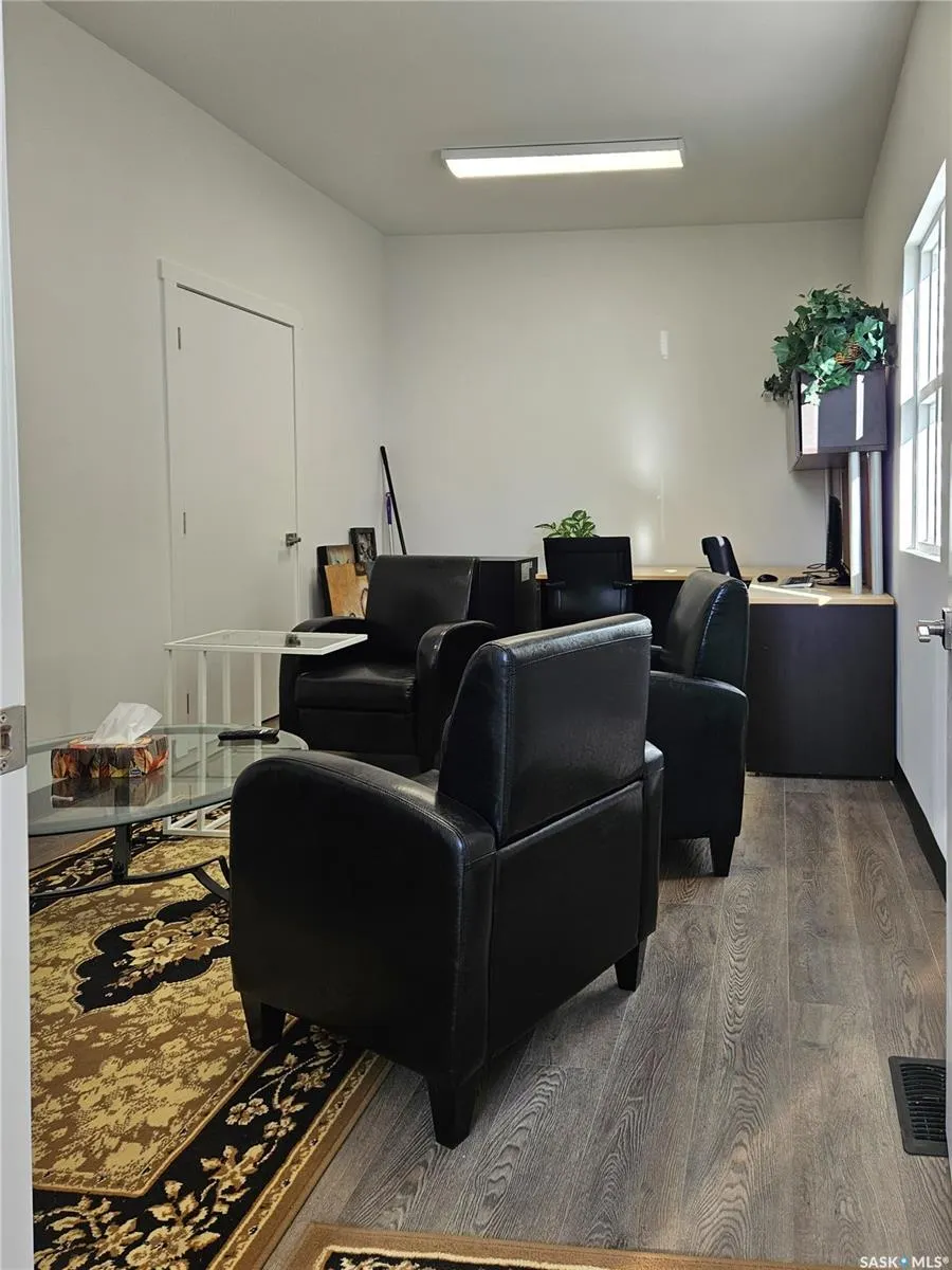 107 1st AVENUE W