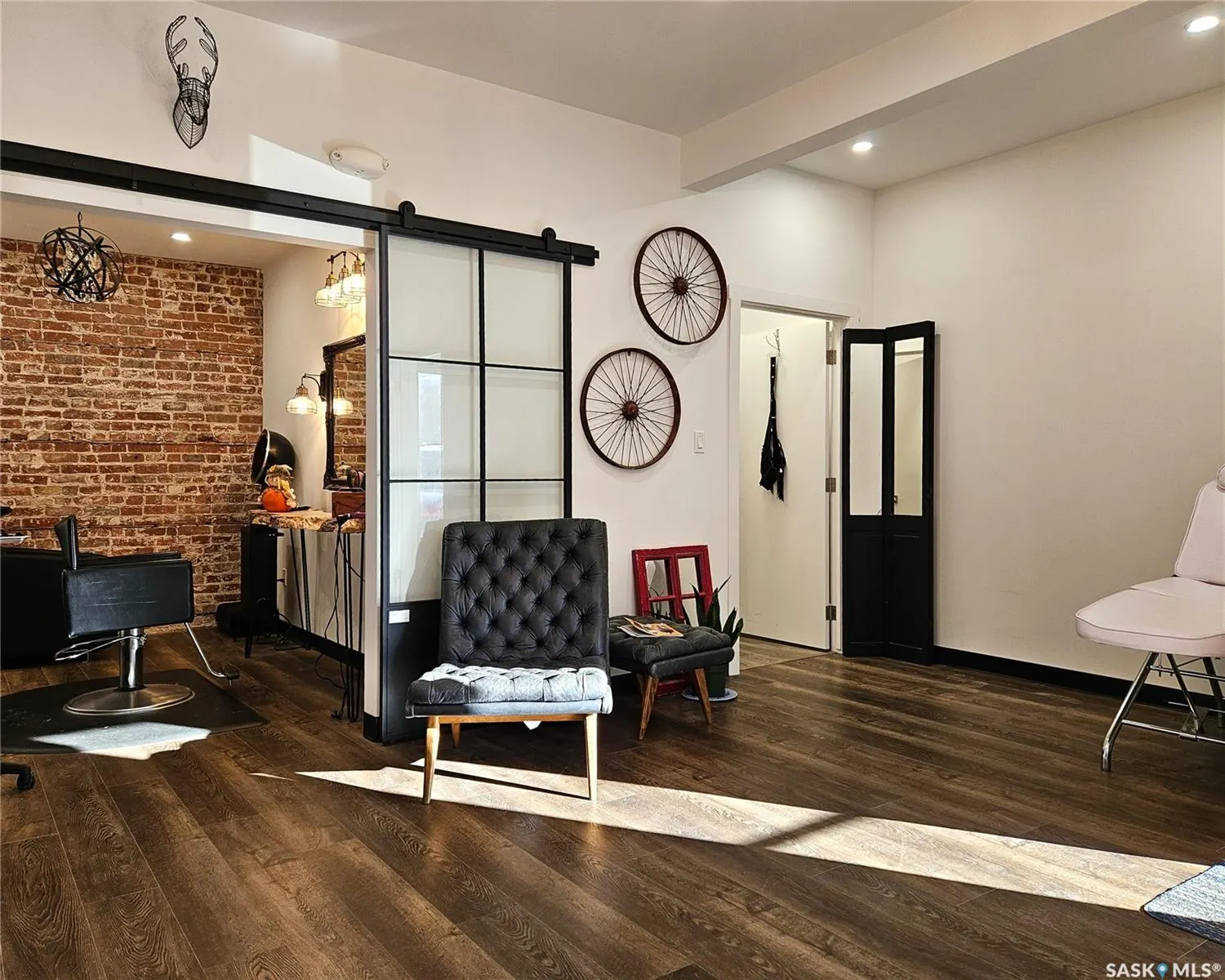 107 1st AVENUE W