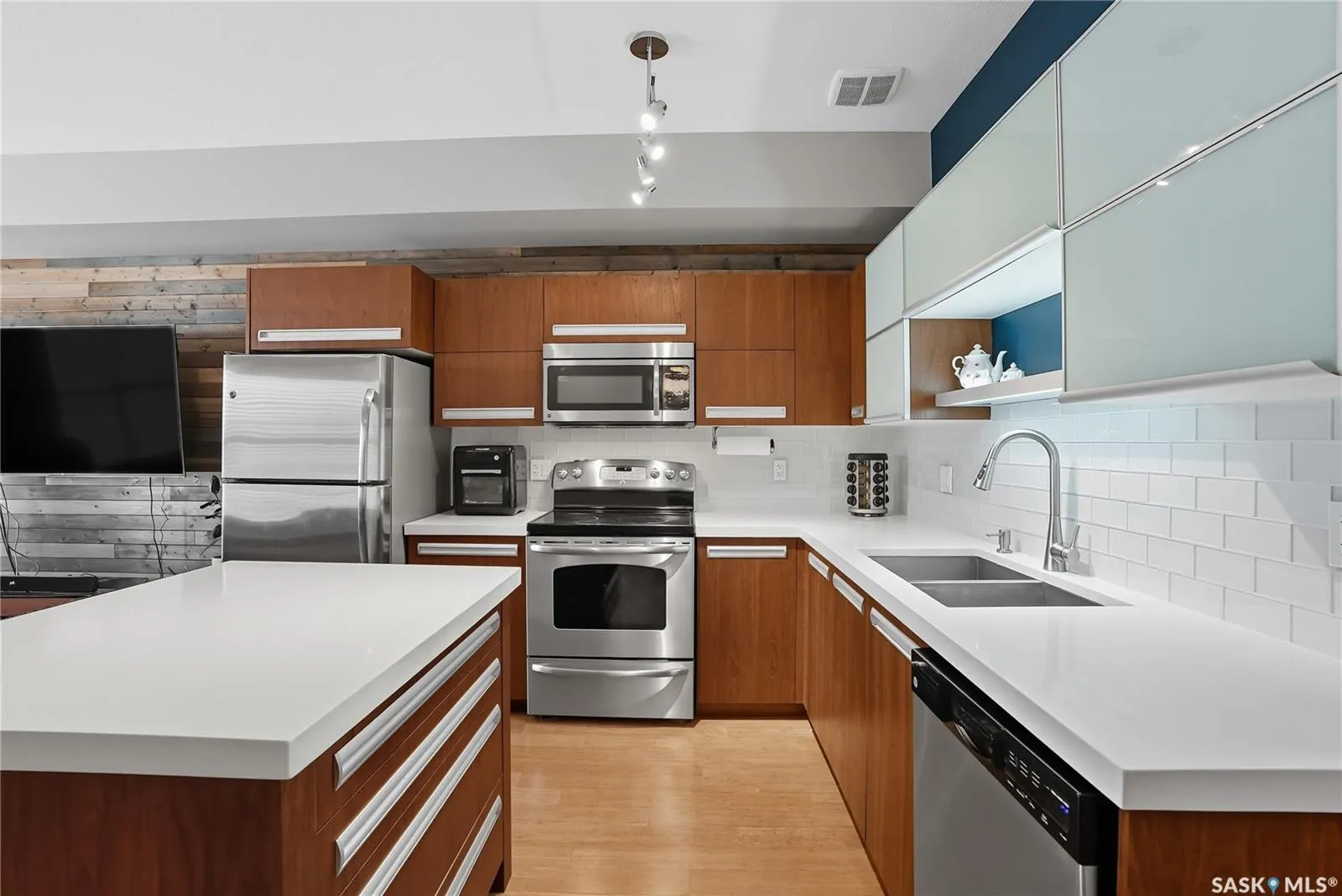 1015 Patrick CRESCENT, #408