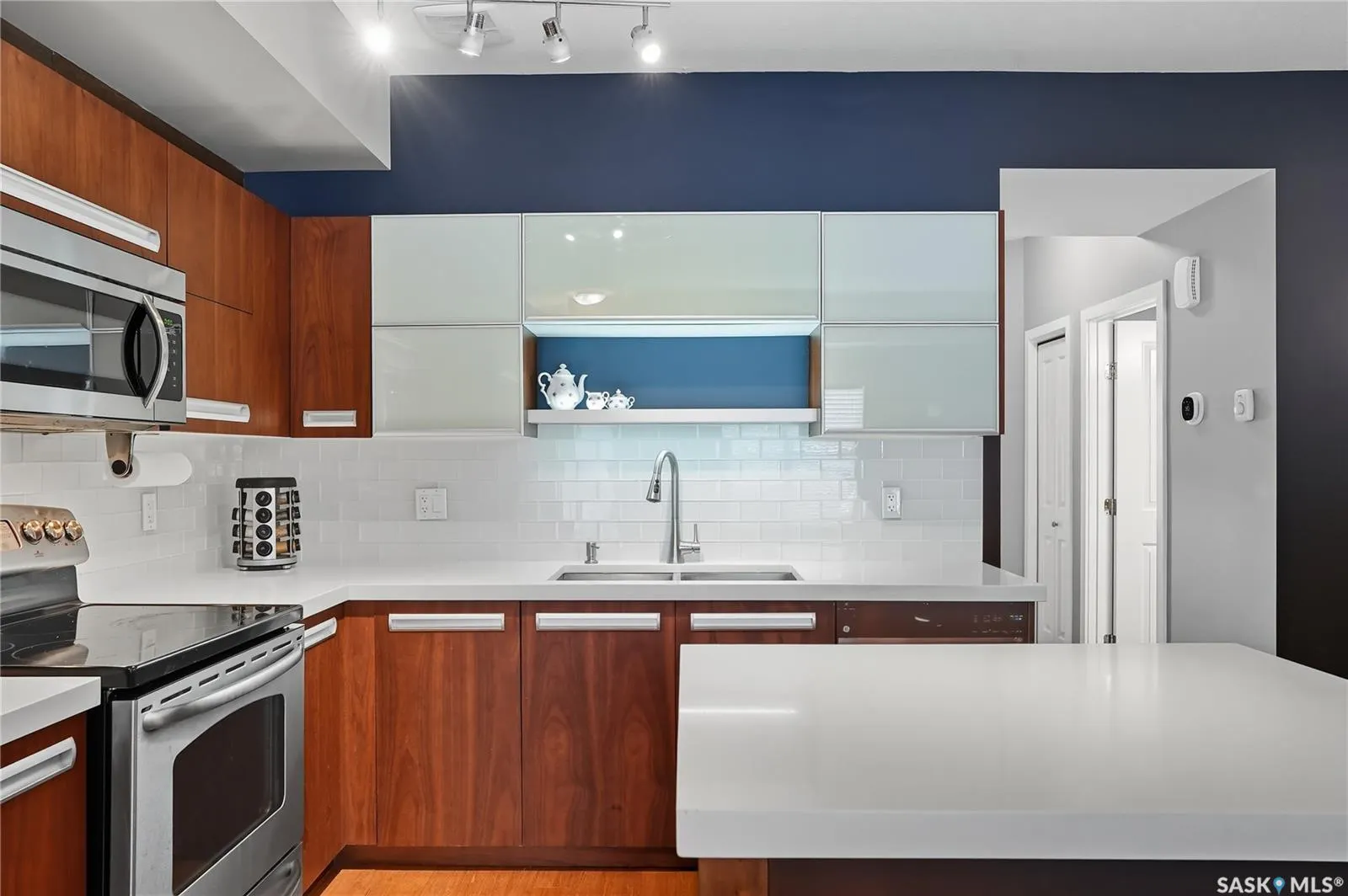 1015 Patrick CRESCENT, #408