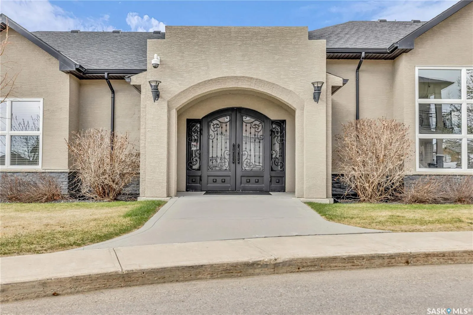 1015 Patrick CRESCENT, #408