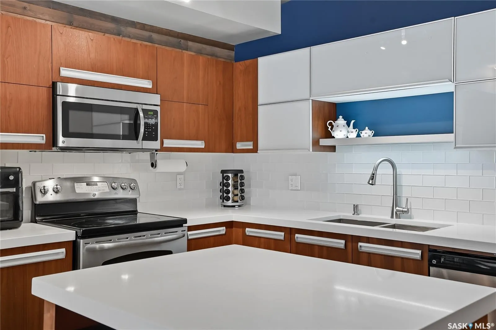 1015 Patrick CRESCENT, #408
