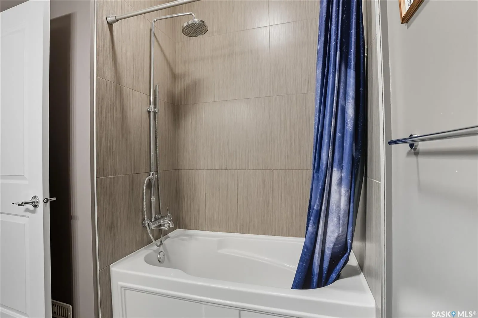 1015 Patrick CRESCENT, #408