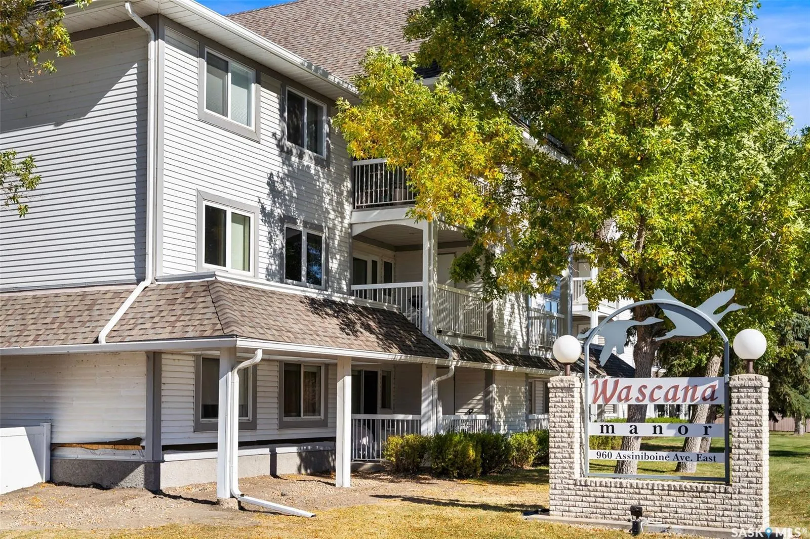 960 Assiniboine AVENUE, #201