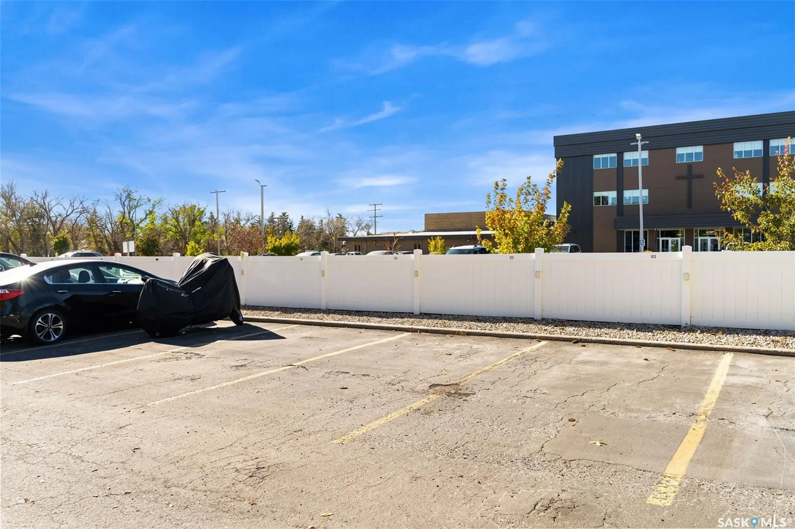 960 Assiniboine AVENUE, #201