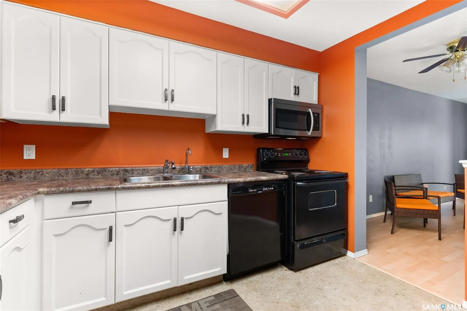 960 Assiniboine AVENUE, #201