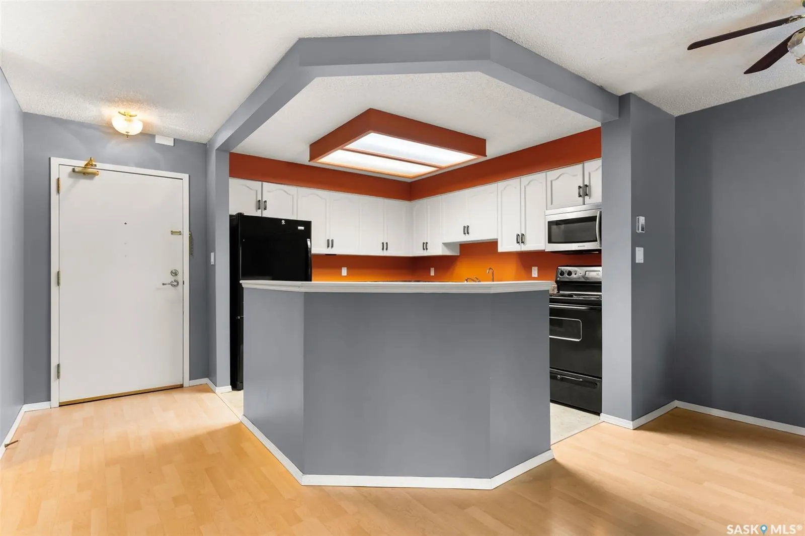 960 Assiniboine AVENUE, #201