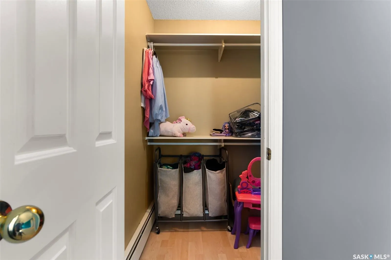 960 Assiniboine AVENUE, #201