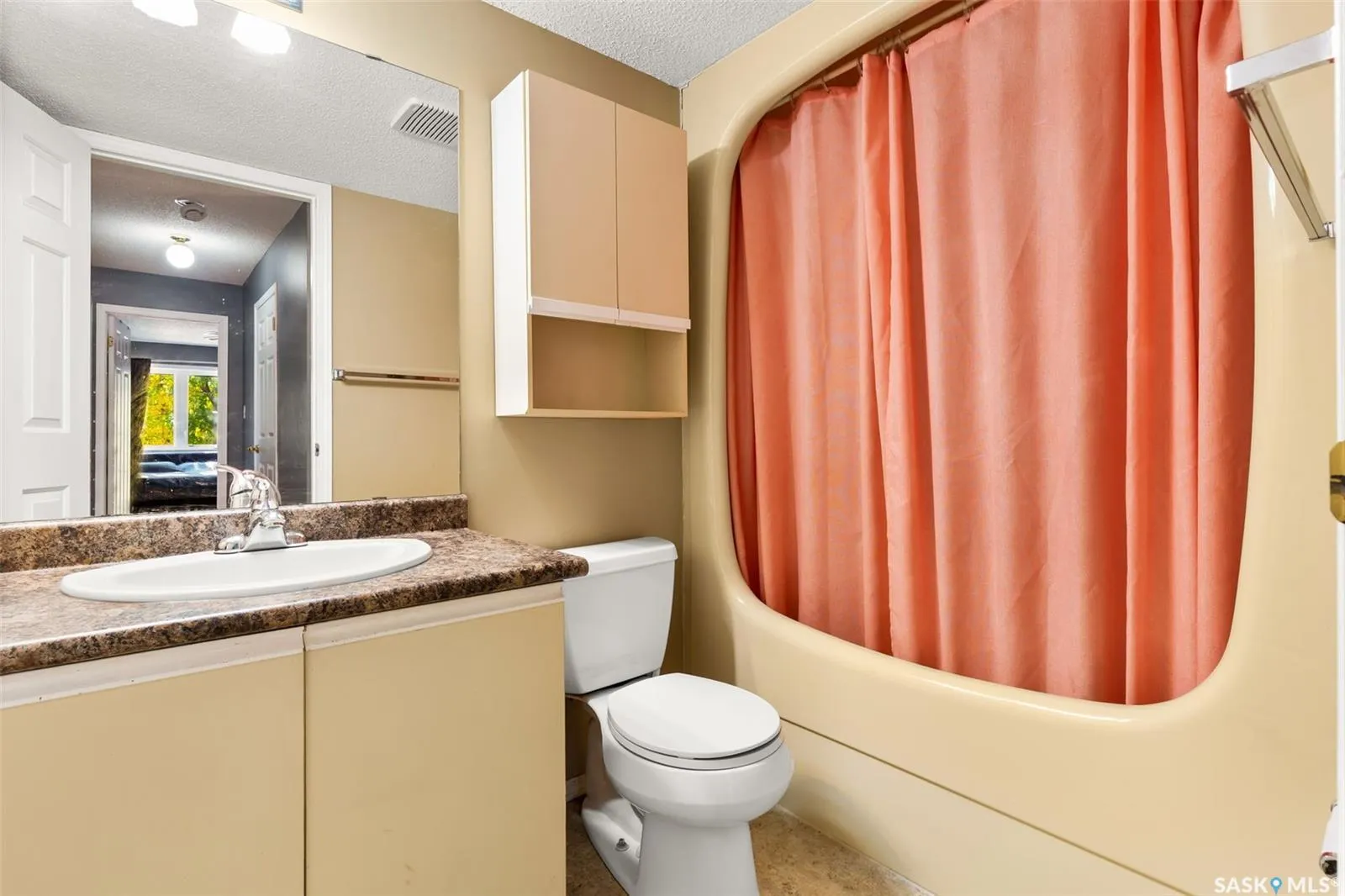 960 Assiniboine AVENUE, #201